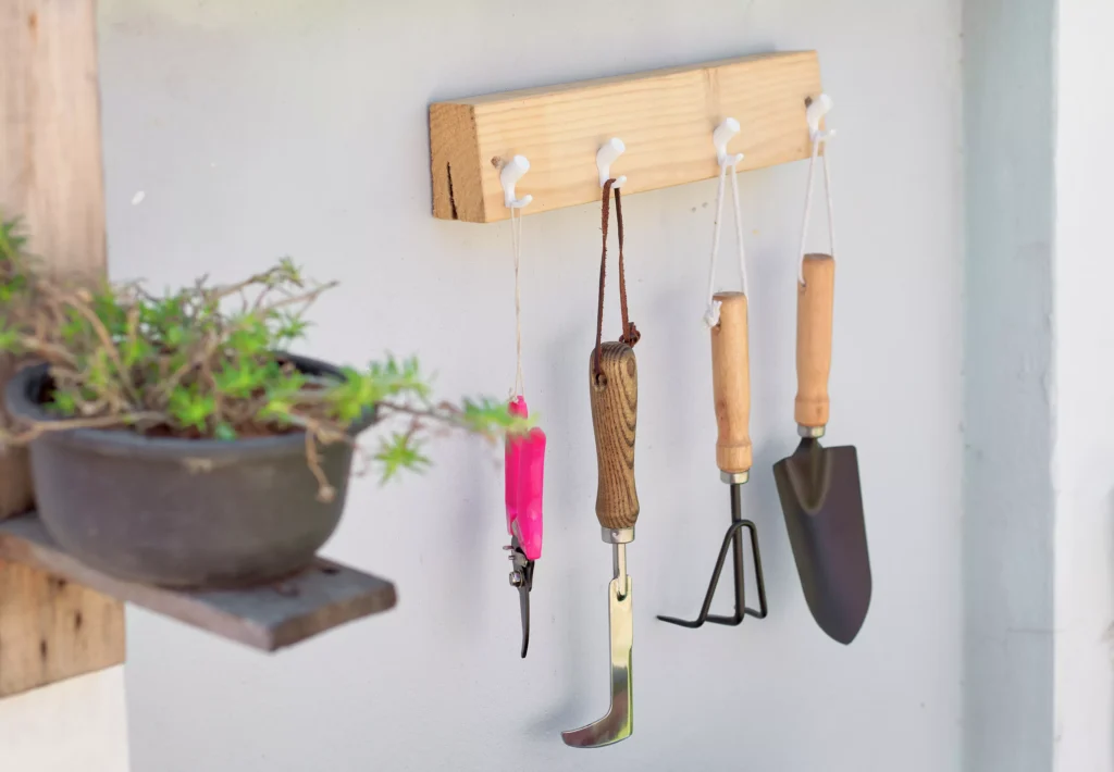 rangement des outils de jardin